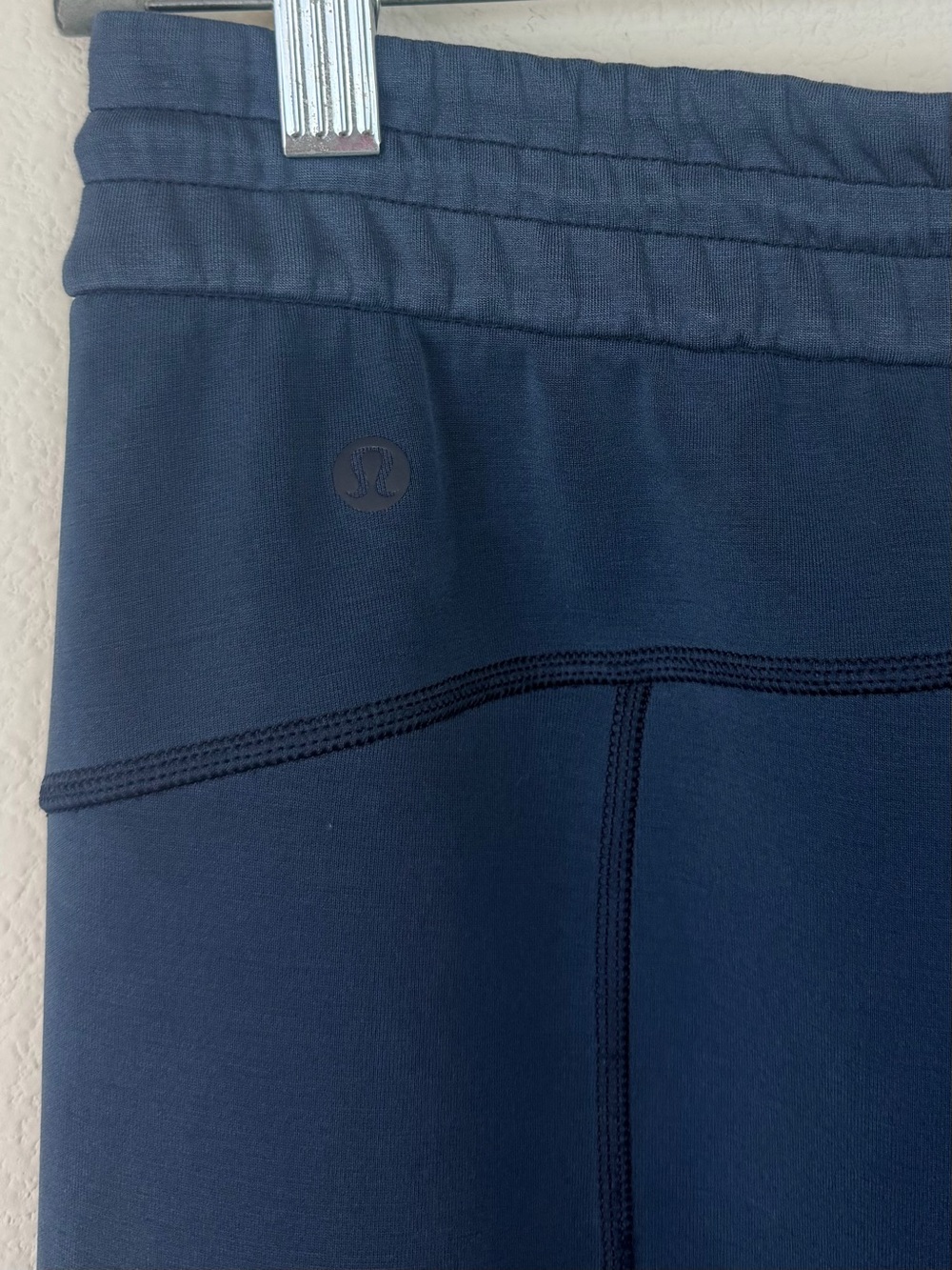 Lululemon Softstreme High-Rise Pant
True Navy Size 10 - Picture 12 of 14